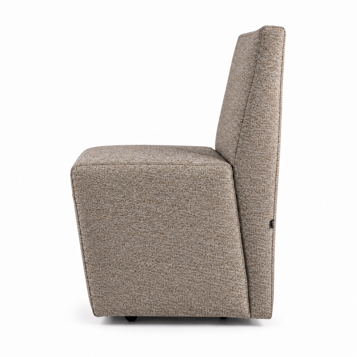 Lanott Linea dining chair DC101 in MD-14, side view