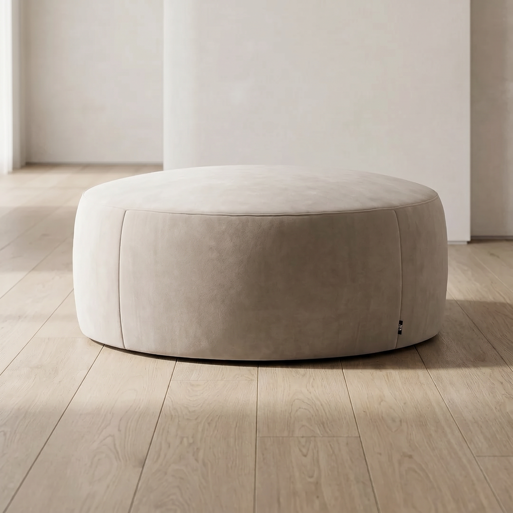 Pouf P109 three-quarter view on white background