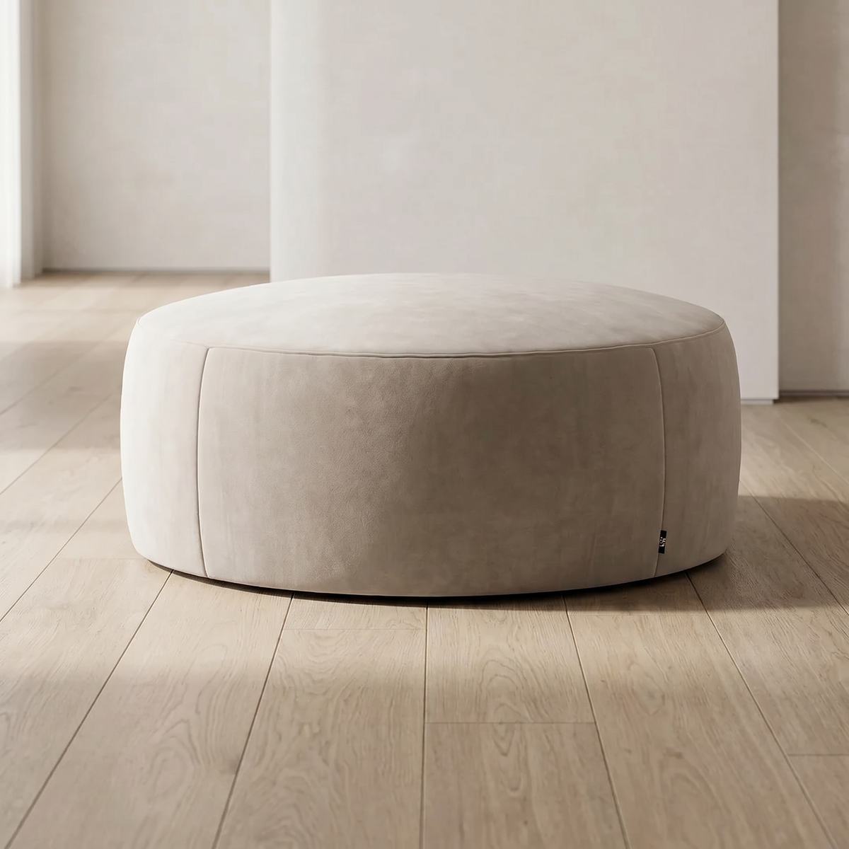 Pouf-P109 material and finish detail — Lanott