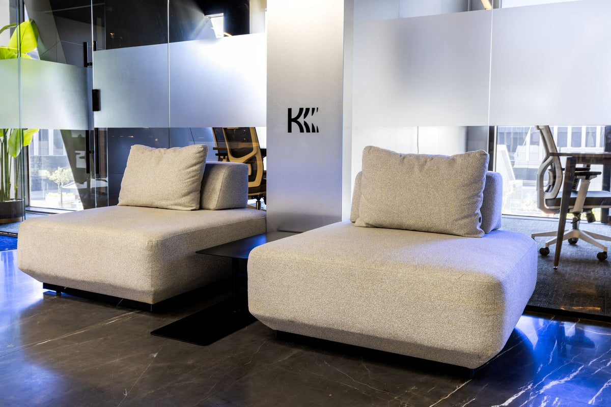 Lanott modular seating in an open office lounge